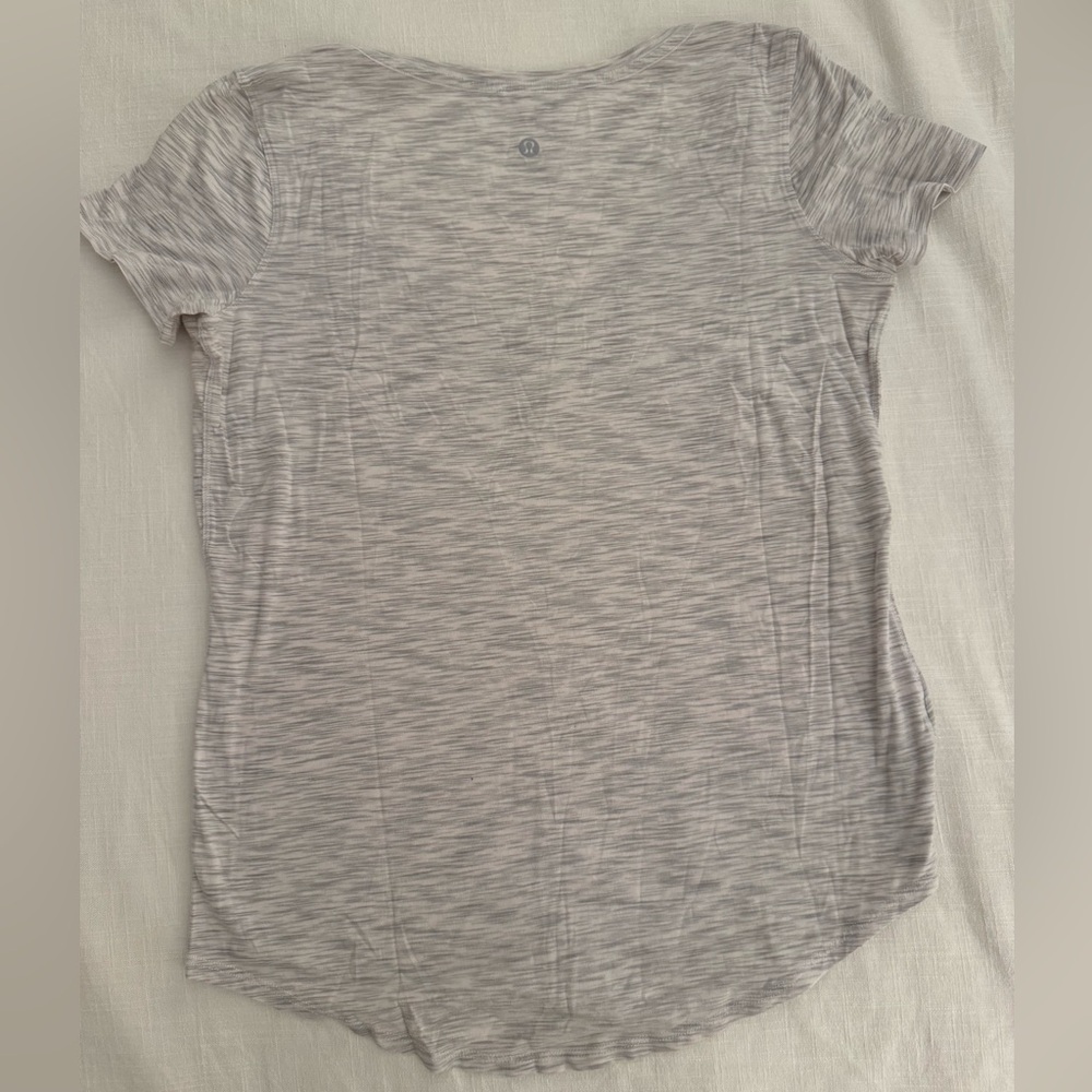 lululemon athletica Heathered Gray Short Sleeve Tee - Picture 3 of 4